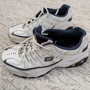 White, Black, Navy Skechers Men's Size 9.5 SN50127 EWW color WNV w Arch Support